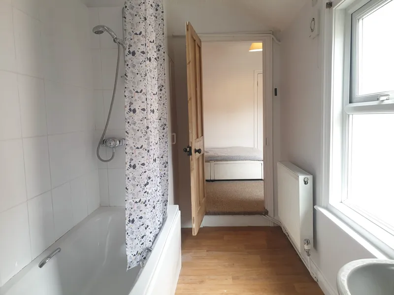 Student House // 4 Bed + 4 Bath // Sep 2026 - Image 7